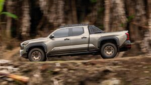טויוטה טאקומה Trailhunter היבריד 2025